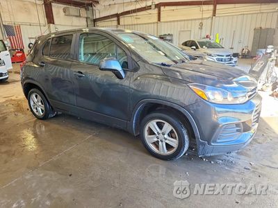 Czwarte zdjęcie samochodu z boku: 2019 CHEVROLET TRAX LS VIN:3GNCJKSB3KL249653 - miniatura