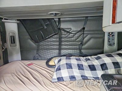 Zdjęcie 10 z 14 samochodu: 2006 FREIGHTLINER CST120 SEMI TRUCK VIN:1FUJBBCK86LU40264 - miniatura