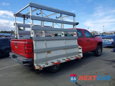 Trzecie zdjęcie samochodu z tyłu: 2018 CHEVROLET SILVERADO K2500 HEAVY DUTY VIN:1GC2KUEG0JZ229775 - miniatura