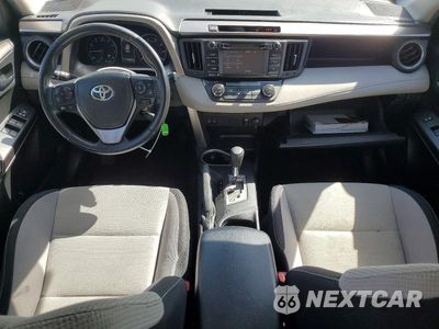 Zdjęcie 8 z 13 samochodu: 2017 TOYOTA RAV4 XLE VIN:JTMWFREV1HJ102057 - miniatura