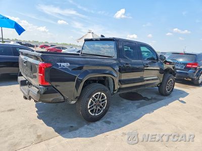 Trzecie zdjęcie samochodu z tyłu: 2026 TOYOTA TACOMA TRD SPORT VIN:3TMLB5JN5TM307115 - miniatura