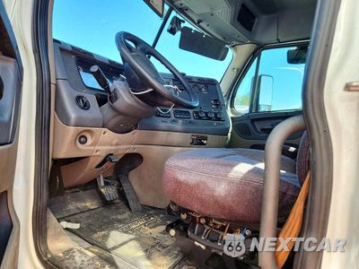 Zdjęcie 7 z 12 samochodu: 2015 FREIGHTLINER CASCADIA 125 VIN:3AKJGEBGXFSGP2128 - miniatura