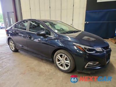 Czwarte zdjęcie samochodu z boku: 2016 CHEVROLET CRUZE LT VIN:1G1BE5SM5G7260184 - miniatura