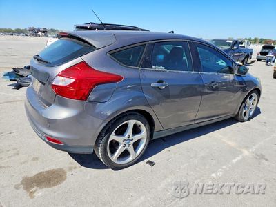 Trzecie zdjęcie samochodu z tyłu: 2012 FORD FOCUS TITANIUM VIN:1FAHP3N26CL213831 - miniatura