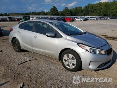 Czwarte zdjęcie samochodu z boku: 2018 KIA FORTE LX VIN:3KPFK4A77JE241876 - miniatura