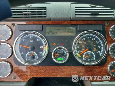 Zdjęcie 9 z 14 samochodu: 2015 FREIGHTLINER CASCADIA SEMI TRUCK VIN:3AKJGLD51FSGJ3615 - miniatura