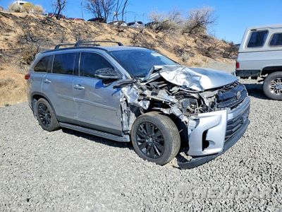 Czwarte zdjęcie samochodu z boku: 2019 TOYOTA HIGHLANDER SE VIN:5TDJZRFH7KS956085 - miniatura