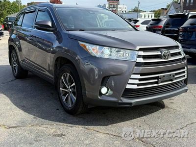 Czwarte zdjęcie samochodu z boku: 2018 TOYOTA HIGHLANDER XLE VIN:5TDJZRFH0JS844629 - miniatura