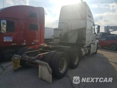 Trzecie zdjęcie samochodu z tyłu: 2016 VOLVO VNL SEMI TRUCK VIN:4V4NC9EH4GN956387 - miniatura