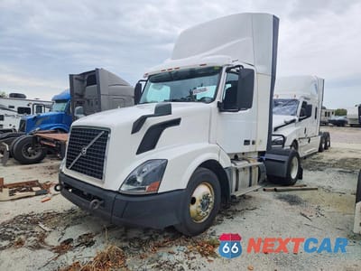 2018 VOLVO VNL SEMI TRUCK 4V4N39TG3JN892621 - główne zdjęcie licytacji z USA - miniatura