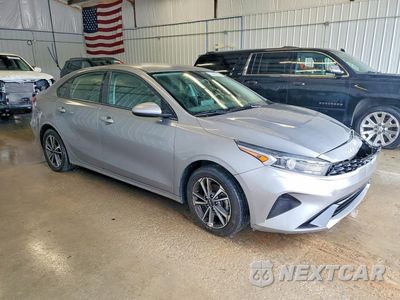 Czwarte zdjęcie samochodu z boku: 2024 KIA FORTE LXS VIN:3KPF24AD0RE705348 - miniatura
