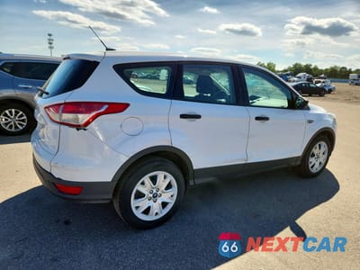 Trzecie zdjęcie samochodu z tyłu: 2016 FORD ESCAPE S VIN:1FMCU0F75GUC20657 - miniatura