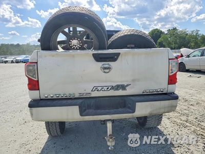 Zdjęcie 6 z 12 samochodu: 2017 NISSAN TITAN XD PRO-4X VIN:1N6BA1F48HN509318 - miniatura