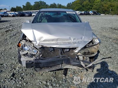 Piąte zdjęcie samochodu w środku: 2004 TOYOTA CAMRY LE V6 VIN:4T1BF32K84U588456 - miniatura
