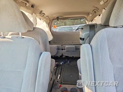Zdjęcie 10 z 13 samochodu: 2018 TOYOTA SIENNA LE VIN:5TDKZ3DC8JS903578 - miniatura