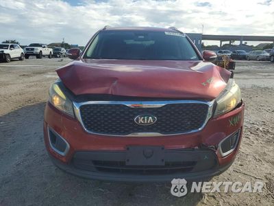 Piąte zdjęcie samochodu w środku: 2017 KIA SORENTO LX V6 VIN:5XYPG4A56HG213410 - miniatura
