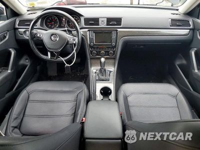 Zdjęcie 8 z 12 samochodu: 2017 VOLKSWAGEN PASSAT SE VIN:1VWBT7A30HC037106 - miniatura