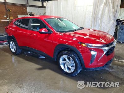 Czwarte zdjęcie samochodu z boku: 2026 CHEVROLET TRAX LS VIN:KL77LFEP5TC079941 - miniatura