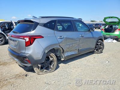 Trzecie zdjęcie samochodu z tyłu: 2025 KIA SELTOS S VIN:KNDEU2AA2S7698859 - miniatura