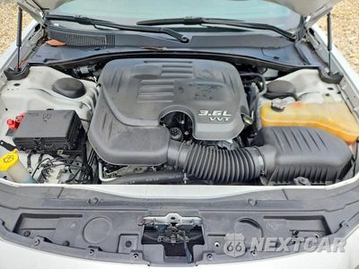 Zdjęcie 11 z 12 samochodu: 2019 CHRYSLER 300 S VIN:2C3CCABG7KH635028 - miniatura