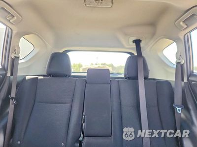 Zdjęcie 10 z 13 samochodu: 2017 TOYOTA RAV4 XLE VIN:JTMRFREV3HJ708554 - miniatura