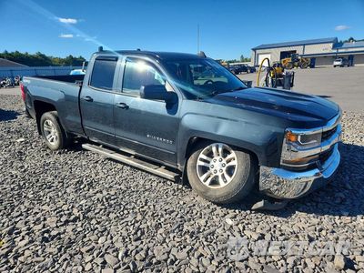 Czwarte zdjęcie samochodu z boku: 2017 CHEVROLET SILVERADO K1500 LT VIN:1GCVKREC6HZ216319 - miniatura