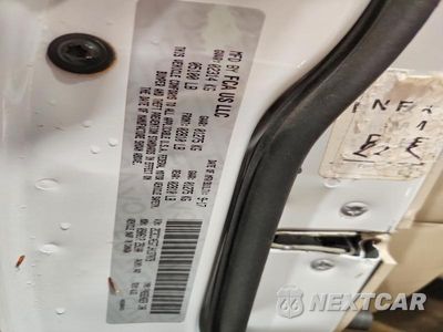 Zdjęcie 12 z 12 samochodu: 2018 CHRYSLER 300 LIMITED VIN:2C3CCAEG7JH137079 - miniatura