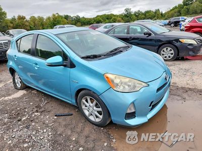 Czwarte zdjęcie samochodu z boku: 2013 TOYOTA PRIUS C THREE VIN:JTDKDTB37D1035494 - miniatura