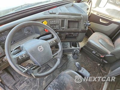 Zdjęcie 8 z 14 samochodu: 2019 VOLVO VNL SEMI TRUCK VIN:4V4NB9EH4KN215541 - miniatura