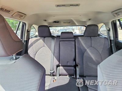 Zdjęcie 10 z 13 samochodu: 2020 TOYOTA HIGHLANDER LE VIN:5TDBZRBH7LS008913 - miniatura