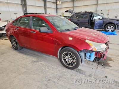 Czwarte zdjęcie samochodu z boku: 2010 FORD FOCUS SE VIN:1FAHP3FN2AW168150 - miniatura