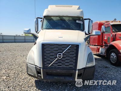Piąte zdjęcie samochodu w środku: 2021 VOLVO VNL SEMI TRUCK VIN:4V4NC9EJ7MN238203 - miniatura