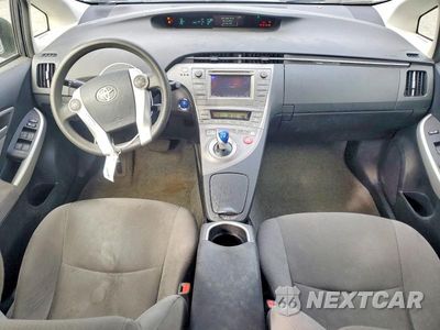 Zdjęcie 8 z 12 samochodu: 2015 TOYOTA PRIUS TWO VIN:JTDKN3DU4F0434486 - miniatura