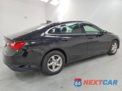 Trzecie zdjęcie samochodu z tyłu: 2023 CHEVROLET MALIBU LS VIN:1G1ZC5STXPF116423 - miniatura