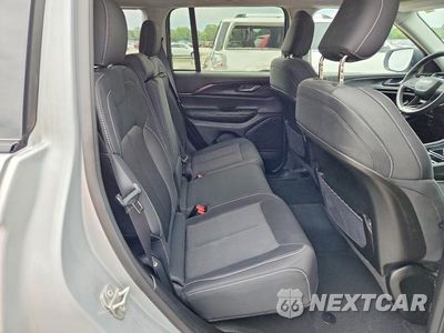 Zdjęcie 10 z 12 samochodu: 2023 JEEP GRAND CHEROKEE LAREDO VIN:1C4RJHAG3PC539882 - miniatura