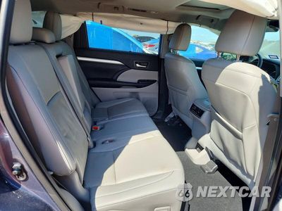 Zdjęcie 10 z 13 samochodu: 2019 TOYOTA HIGHLANDER XLE VIN:5TDJZRFH9KS735474 - miniatura