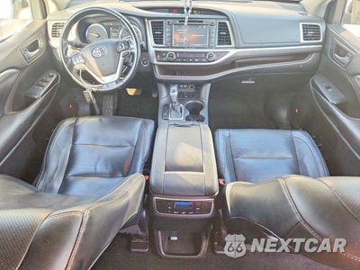 Zdjęcie 8 z 14 samochodu: 2018 TOYOTA HIGHLANDER LIMITED VIN:5TDDZRFH9JS909359 - miniatura