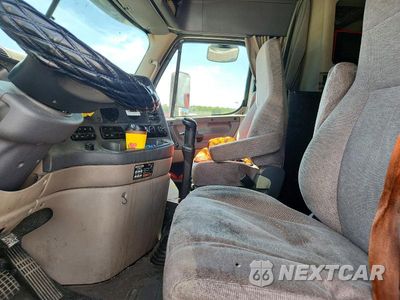 Zdjęcie 7 z 14 samochodu: 2015 FREIGHTLINER CASCADIA SEMI TRUCK VIN:3AKJGLBG5FSGG7015 - miniatura