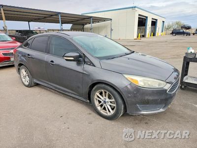 Czwarte zdjęcie samochodu z boku: 2017 FORD FOCUS SE VIN:1FADP3F28HL204603 - miniatura