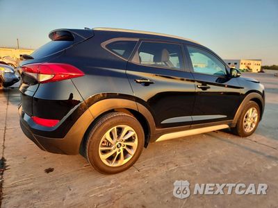 Trzecie zdjęcie samochodu z tyłu: 2017 HYUNDAI TUCSON SE PLUS VIN:KM8J33A43HU479514 - miniatura