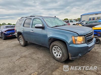Czwarte zdjęcie samochodu z boku: 2010 CHEVROLET TAHOE K1500 LS VIN:1GNUKAE0XAR257262 - miniatura
