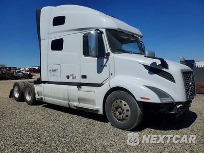Czwarte zdjęcie samochodu z boku: 2022 VOLVO VNL SEMI TRUCK VIN:4V4NC9EH9NN312588 - miniatura