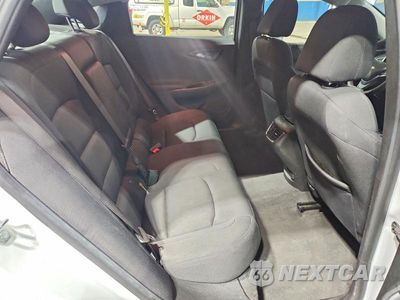 Zdjęcie 10 z 13 samochodu: 2023 CHEVROLET MALIBU LT VIN:1G1ZD5ST2PF137215 - miniatura
