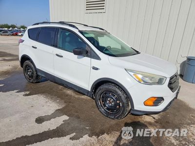 Czwarte zdjęcie samochodu z boku: 2017 FORD ESCAPE S VIN:1FMCU0F79HUA69288 - miniatura