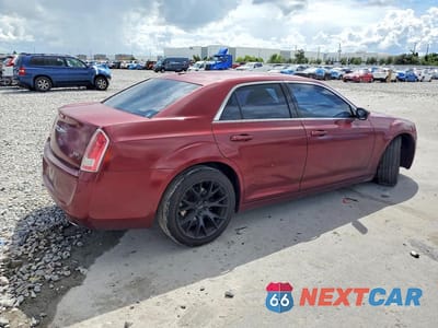 Trzecie zdjęcie samochodu z tyłu: 2013 CHRYSLER 300 S VIN:2C3CCABG5DH708111 - miniatura