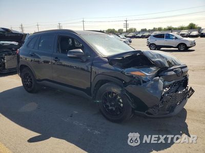 Czwarte zdjęcie samochodu z boku: 2023 TOYOTA COROLLA CROSS HYBRID SE VIN:7MUFBABG2PV009042 - miniatura