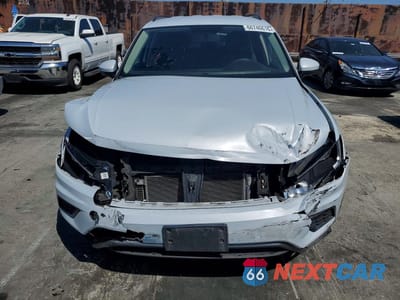Piąte zdjęcie samochodu w środku: 2018 VOLKSWAGEN TIGUAN S VIN:3VV1B7AXXJM082161 - miniatura