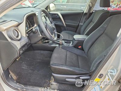 Zdjęcie 7 z 12 samochodu: 2015 TOYOTA RAV4 LE VIN:JTMBFREV0FJ036385 - miniatura