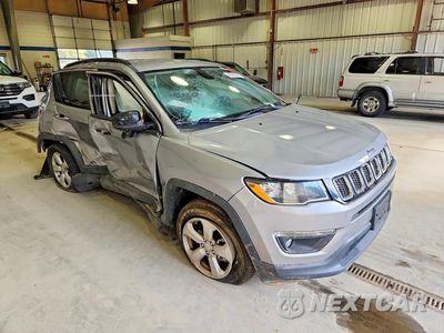 Czwarte zdjęcie samochodu z boku: 2018 JEEP COMPASS LATITUDE VIN:3C4NJDBB4JT161805 - miniatura