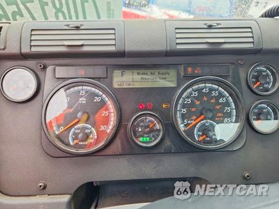 Zdjęcie 9 z 13 samochodu: 2019 FREIGHTLINER CASCADIA 113 SEMI TRUCK VIN:1FUGGBDV0KLKK2236 - miniatura